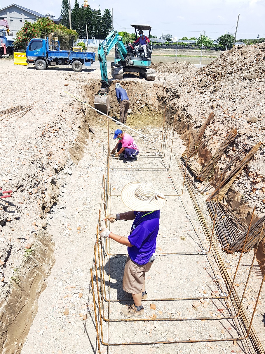 雞舍糞溝鋼筋綁紮